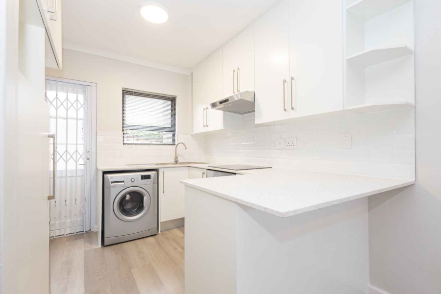 To Let 2 Bedroom Property for Rent in Loevenstein Western Cape